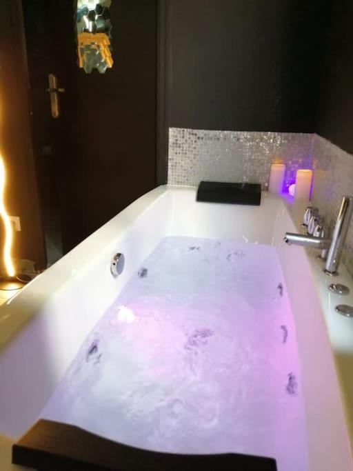 Appartement Avec Sauna Et Balneo Privatifs -Troyes Centre Kültér fotó